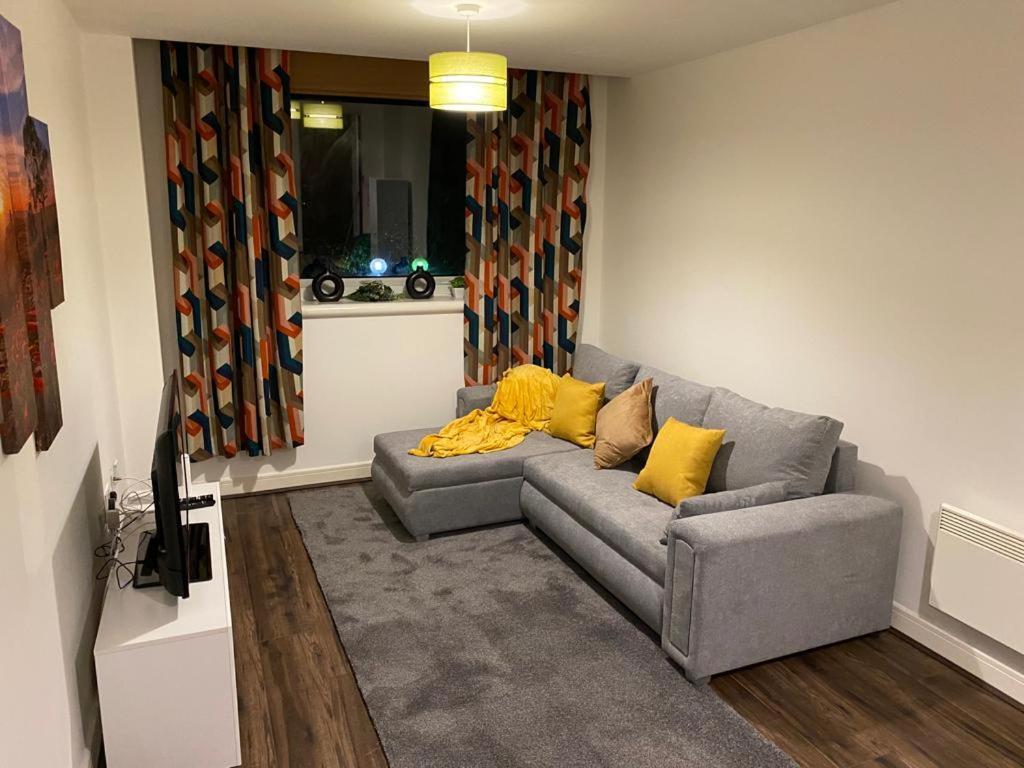 Spacious 1 Bed Relocation Apartment Free Parking, Brierley Hill Zewnętrze zdjęcie